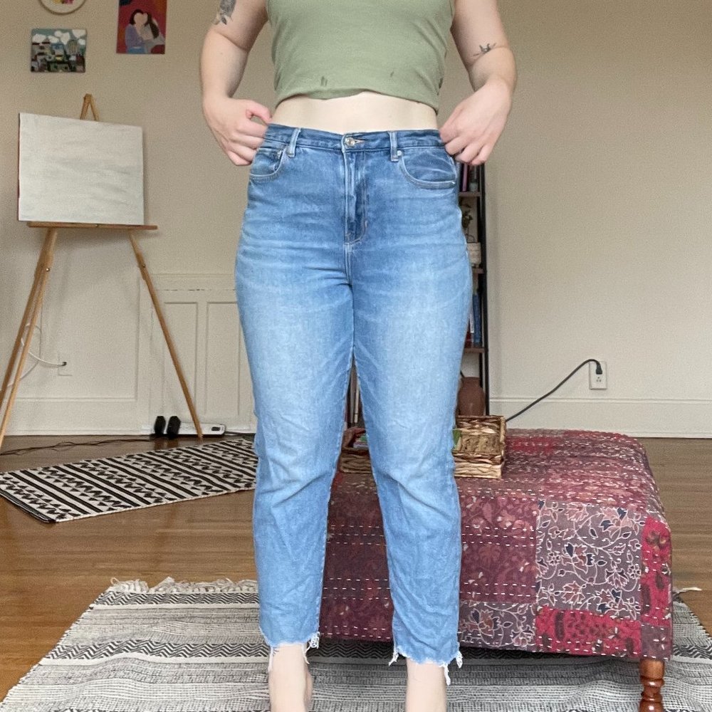 American Eagle High-Rise Mom Jeans